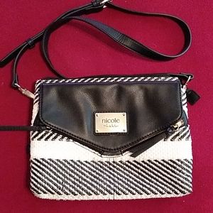 NICOLE CROSS BODY PURSE